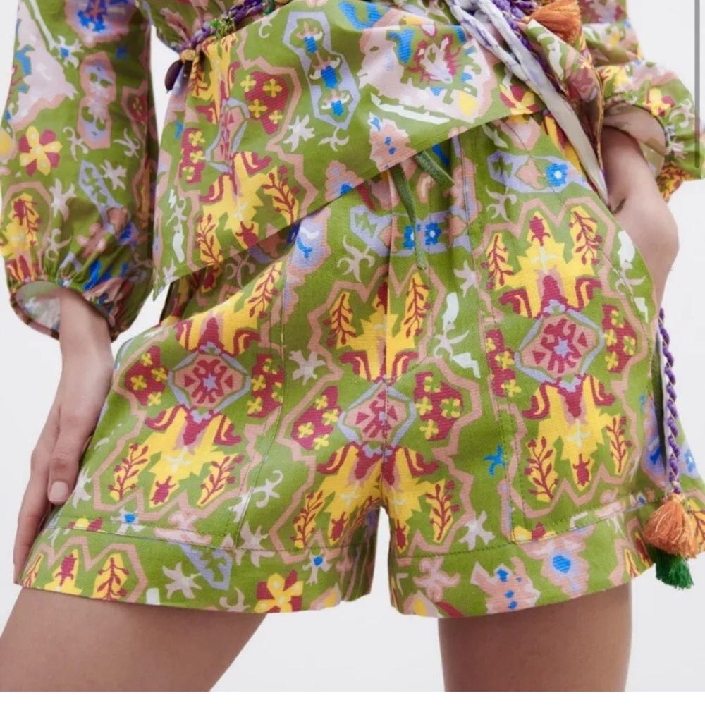 Zara Olive Green Multicolor Printed Women's Shorts
